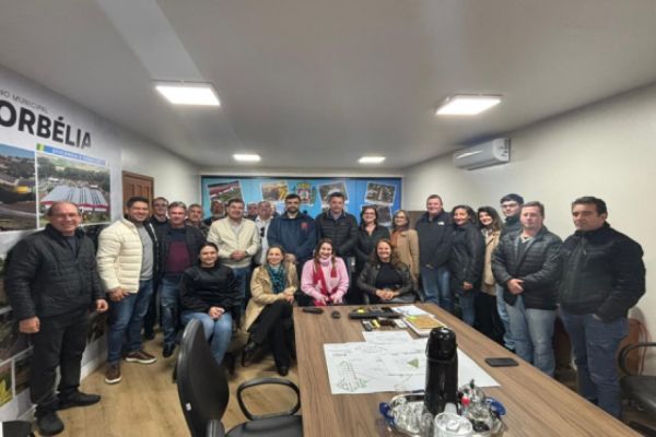 Imagem referente a notícia: Deputado Sérgio Souza visita Corbélia e anuncia recursos para pavimentação rural e proteção animal