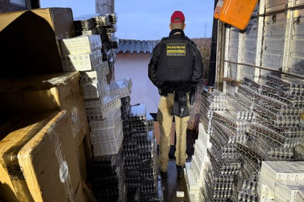 Imagem referente a notícia: Contrabando milionário é desmantelado na BR-369 em Corbélia
