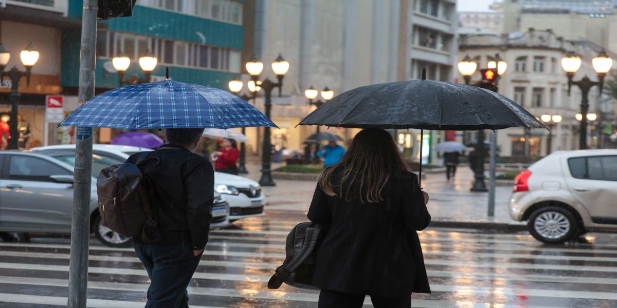 Nova frente fria trará chuva e queda das temperaturas ao Paraná, prevê Simepar