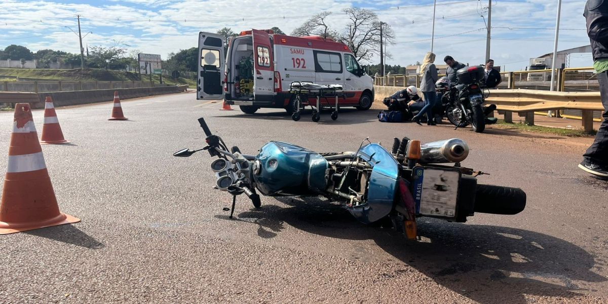 Acidente entre carro e moto mobiliza atendimento no trevo de acesso a Corbélia