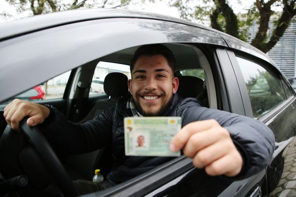 Imagem referente a notícia: Com alta de 14%, Detran-PR registra 80,4 mil novos motoristas no 1ª semestre