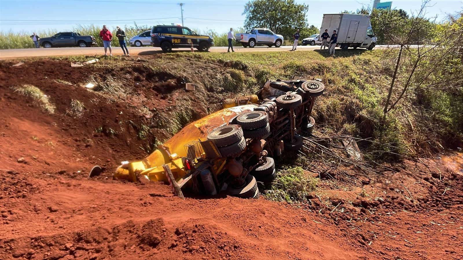 Motorista escapa ileso de grave colisão entre Caminhão e Furgão na BR-369, em Cascavel