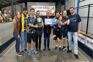 Imagem referente a notícia: Campeonato Final de Bocha reúne competidores e torcida; Higicorb é o grande campeão