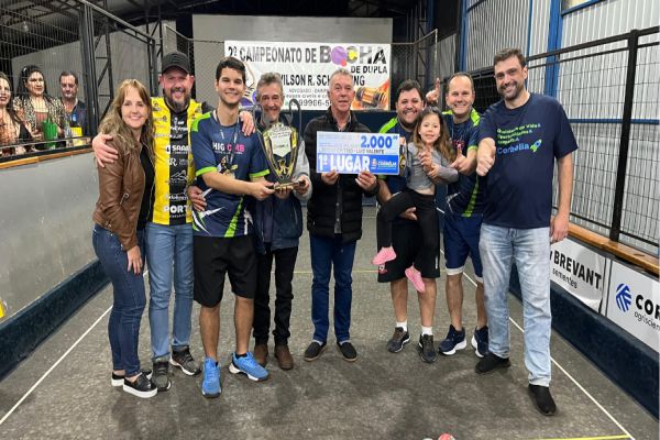 Imagem referente a notícia: Campeonato Final de Bocha reúne competidores e torcida; Higicorb é o grande campeão