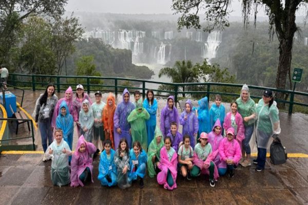Imagem referente a notícia: Corbélia realiza primeira viagem do Programa Paraná + Viagem com alunos da rede municipal