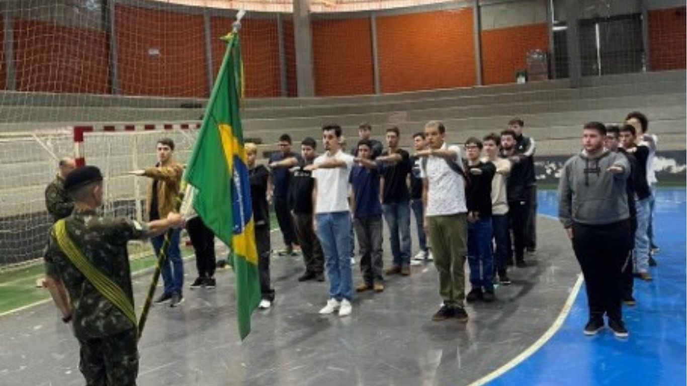 Comissão de Seleção do Exército reúne jovens de Corbélia em solenidade no Ginásio de Esportes