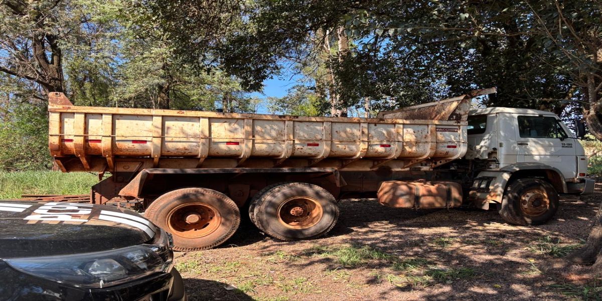 Polícia Civil de Corbélia recupera caminhão furtado da Prefeitura de Braganey