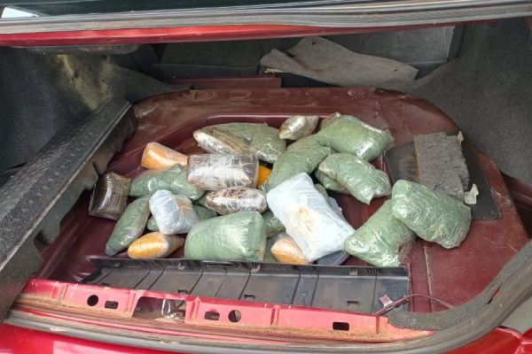 PRF apreende veículo paraguaio com mais de 23 kg de pasta de maconha em fundo falso na BR-369