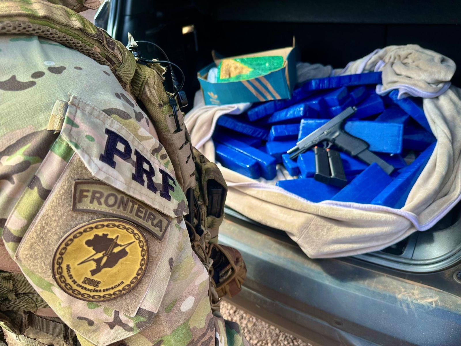 Dois homens são presos pela PRF com drogas e arma em Corbélia