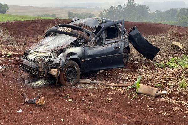 Veículo carregado com drogas capota após fugir de abordagem da PRF na. BR-369