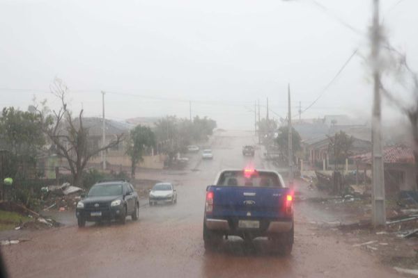 Imagem referente a notícia: Chuva ganha força e temporais são esperados no fim de semana no Estado, aponta Simepar