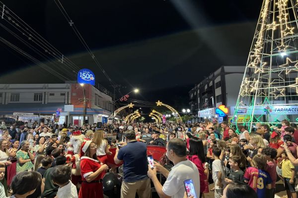 Imagem referente a notícia: Noite histórica em Corbélia marca acender das luzes do Natal de Luz 2025