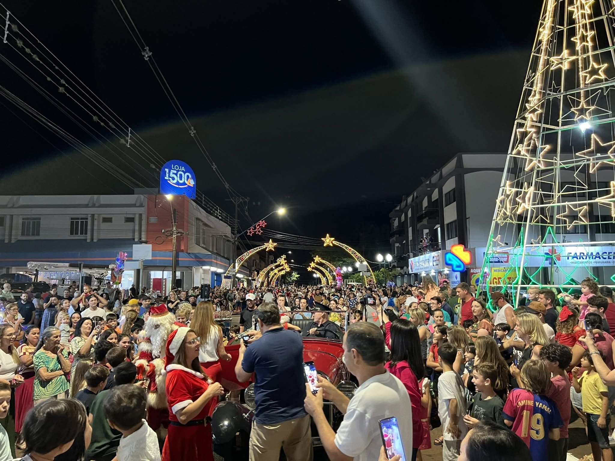 Noite histórica em Corbélia marca acender das luzes do Natal de Luz 2025