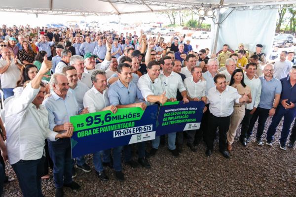 Imagem referente a notícia: Ratinho Junior dá início pavimentação que liga Nova Aurora, Tupãssi e Cafelândia