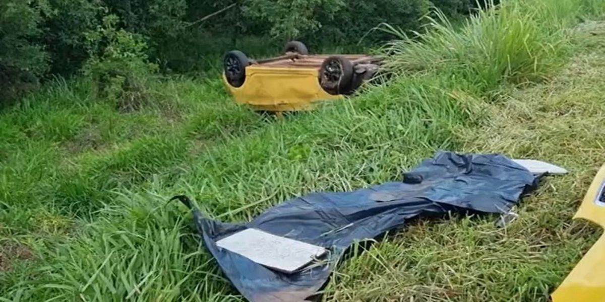 Homem morre e outro fica gravemente ferido após capotamento na BR-369, em Cascavel