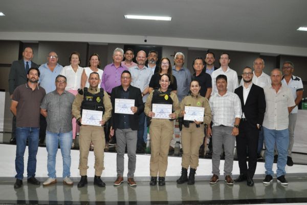 Imagem referente a notícia: Câmara de Cafelândia homenageia policiais militares pelo Projeto Anjos da Guarda