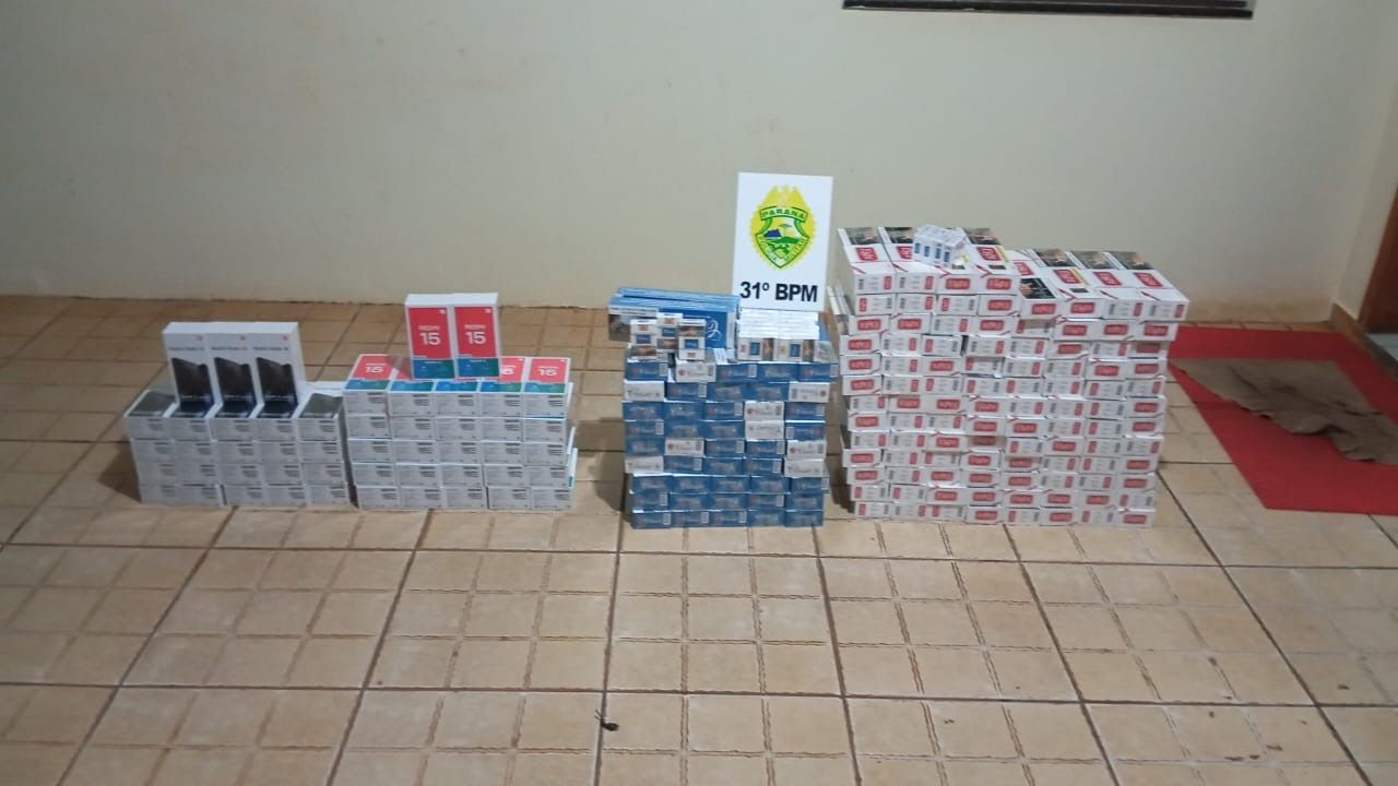PM apreende cigarros e celulares de origem estrangeira em ônibus em Corbélia