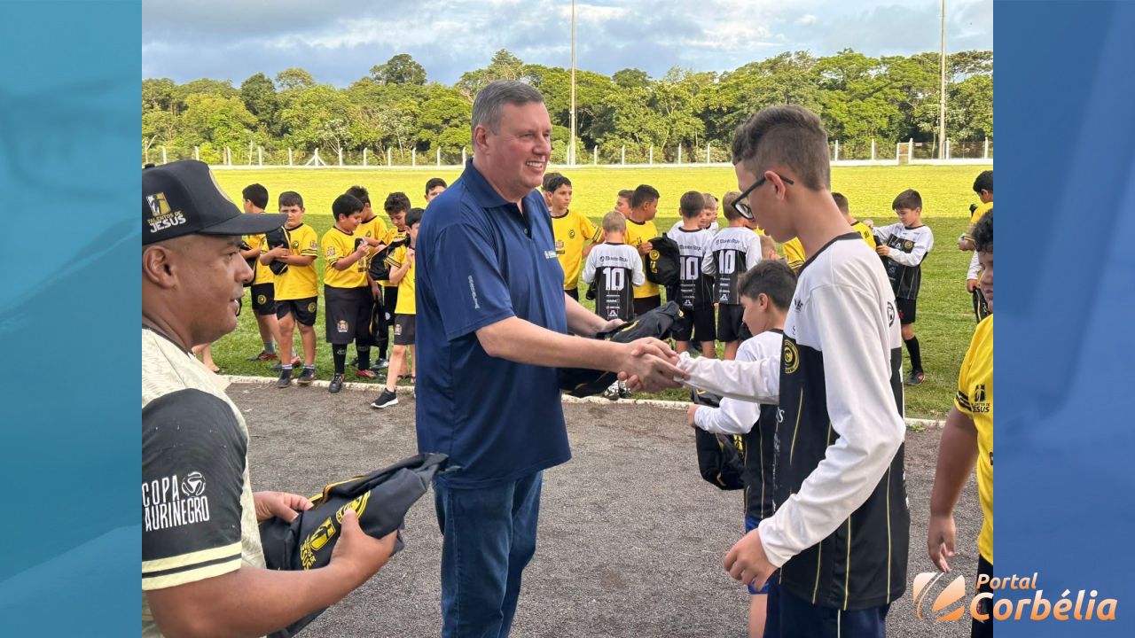 Projeto Talentos de Jesus entrega presentes de Natal a alunos em Corbélia
