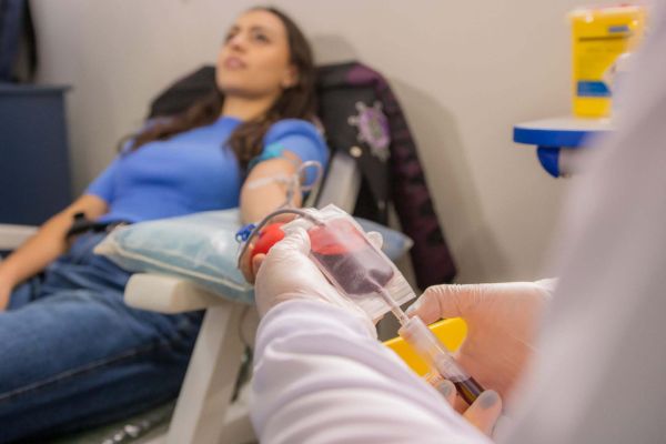 Imagem referente a notícia: Doar sangue salva vidas e ajuda a manter diversos procedimentos nos hospitais