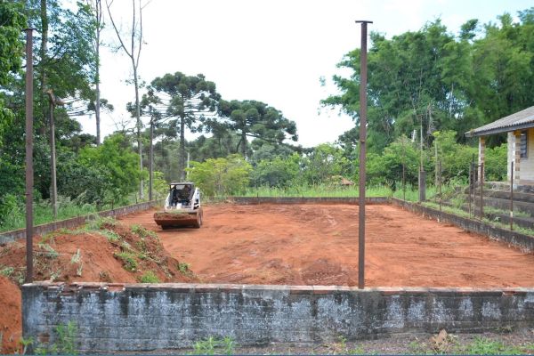 Imagem referente a notícia: Reforma da quadra do Jardim Nova República tem início em Corbélia