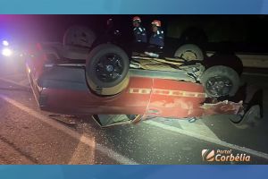 Imagem referente a notícia: Capotamento é registrado na BR-369 em Corbélia e mobiliza equipes de resgate