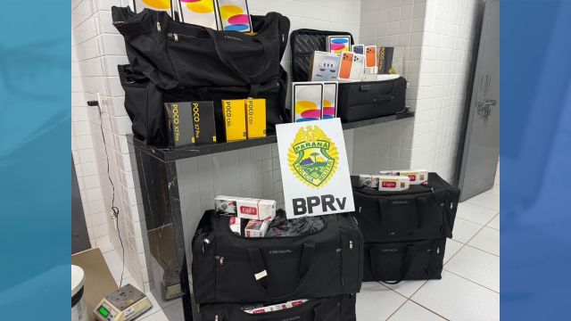 Imagem referente a notícia: Polícia Militar apreende cigarros e eletrônicos em ônibus na BR-369, em Corbélia