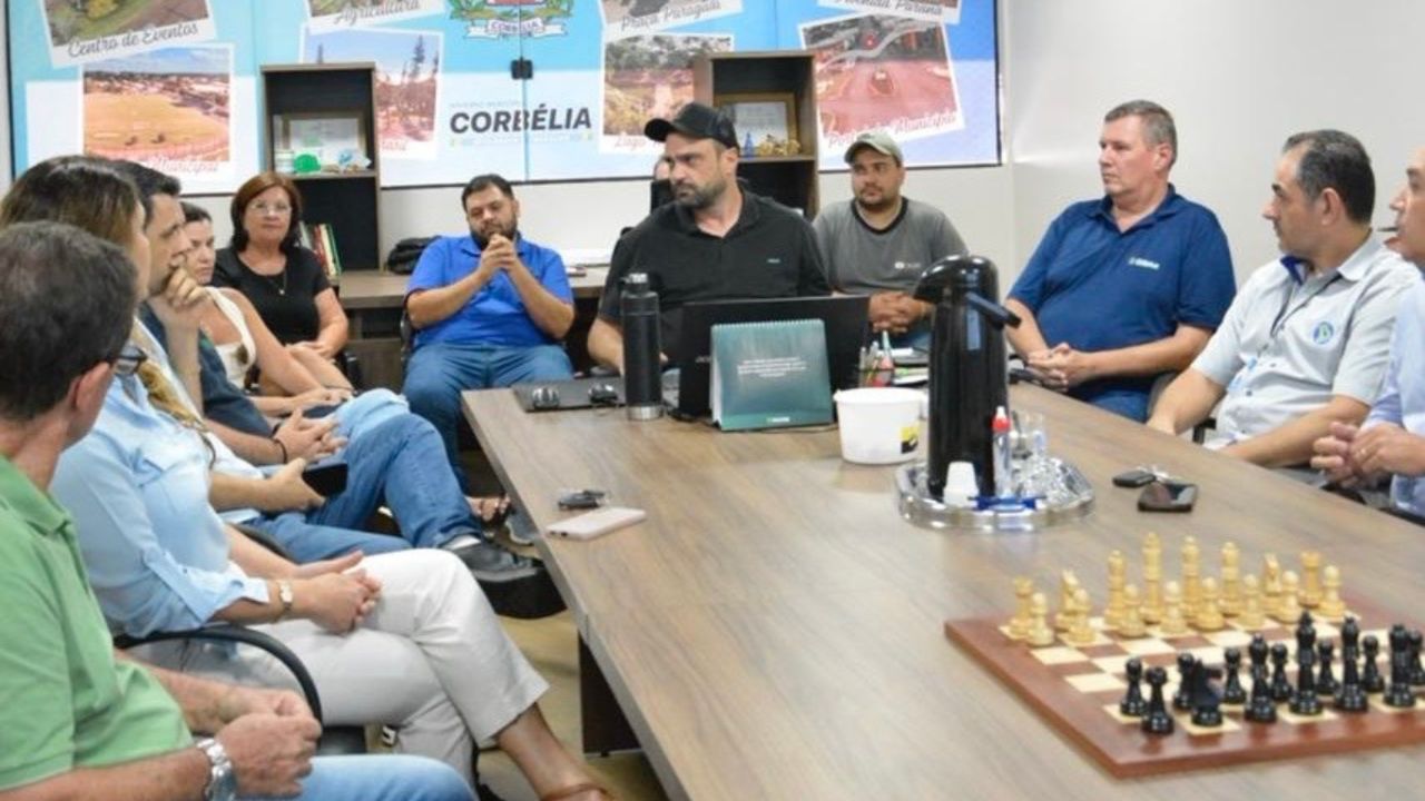 Nota Premiada Corbélia é apresentada a empresários em reunião no gabinete municipal