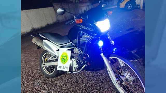 Imagem referente a notícia: Motocicleta irregular é apreendida durante patrulhamento em Ouro Verde do Piquiri
