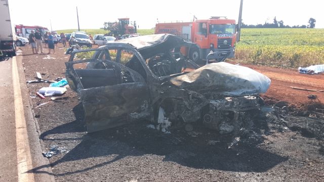 Imagem referente a notícia: Grave acidente na BR-369 deixa um morto e três feridos graves em Ubiratã