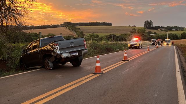 Colisão entre Peugeot e Ranger deixa mulher com ferimentos leves na PR-573 em Corbélia