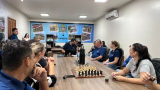 Imagem referente a notícia: Thiago Stefanello retorna à Prefeitura, renova “boné” e exige ritmo eletrizante da equipe para 2026