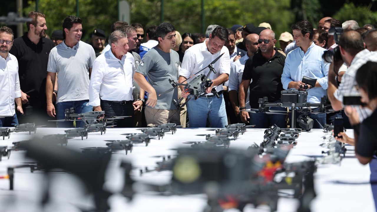 Ratinho Junior entrega 243 drones para monitoramento aéreo das forças de segurança do Paraná