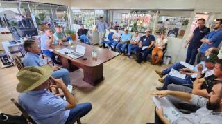 Imagem referente a notícia: Produtores de leite criam associação para enfrentar crise e desafios do setor