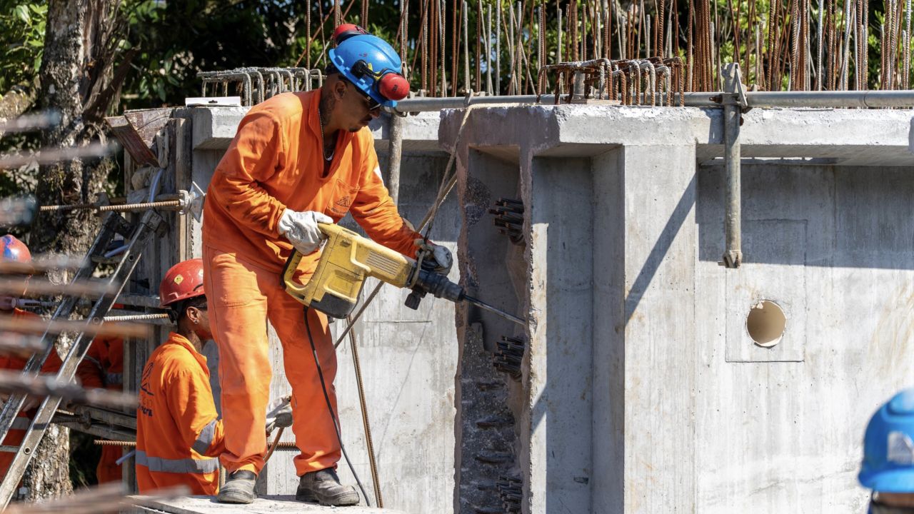 Paraná renova piso salarial para até R$ 2,4 mil e deve manter maior valor do Brasil em 2026