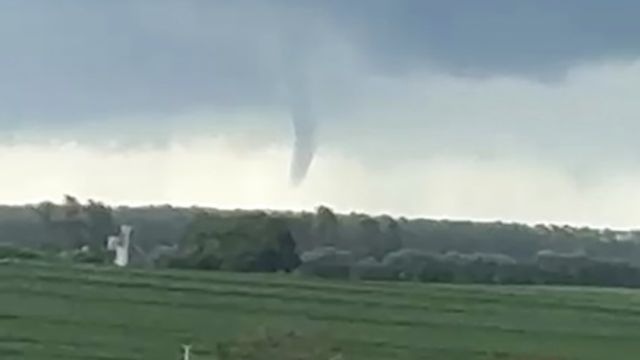 Imagem referente a notícia: Simepar registra quatro casos de nuvem funil em menos de dez dias no Paraná