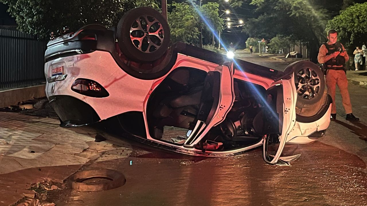 Acidente com capotamento é registrado na Rua Antúrio em Corbélia