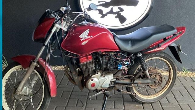 Imagem referente a notícia: Motocicleta é apreendida após fuga e direção perigosa em Corbélia