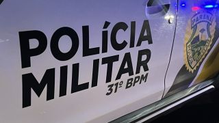 Imagem referente a notícia: Motocicleta é apreendida após condutor ser flagrado sem CNH no centro de Corbélia