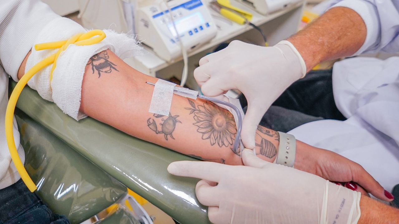 Com queda nos estoques, Hemepar convoca doadores de sangue tipos O+ e O-