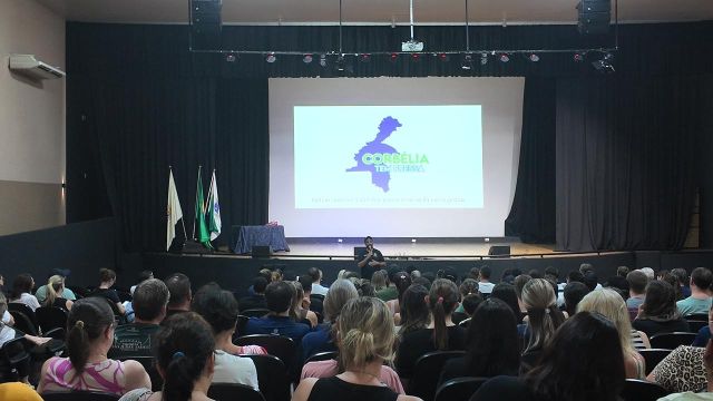Imagem referente a notícia: Escola de Governo é encerrada com palestra motivacional e participação de servidores em Corbélia