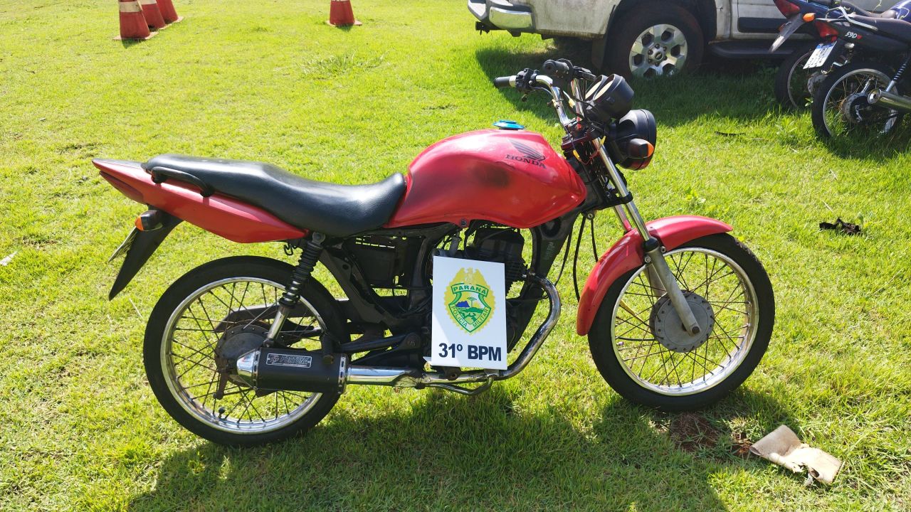 Moto irregular é apreendida e condutor sem habilitação é flagrado em Corbélia