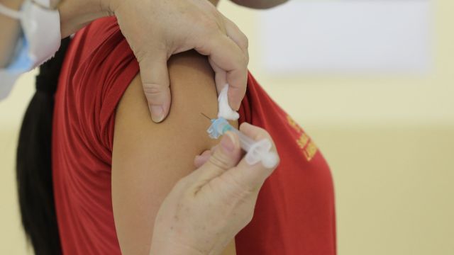 Imagem referente a notícia: Dia D: campanha de vacinação contra a gripe começa neste sábado no Paraná