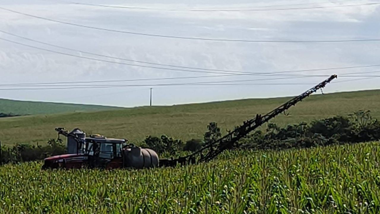 Tratorista é resgatado após máquina encostar em rede elétrica na zona rural de Nova Aurora