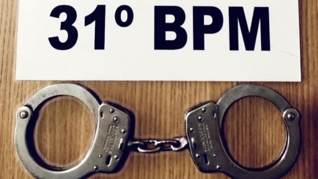 Imagem referente à notícia: Homem é preso após ameaçar companheira em estabelecimento durante a madrugada em Cafelândia