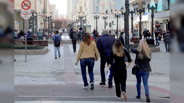 Imagem referente à notícia: Após chuvas e ventos de até 80 km/h, frio dá as caras no Paraná