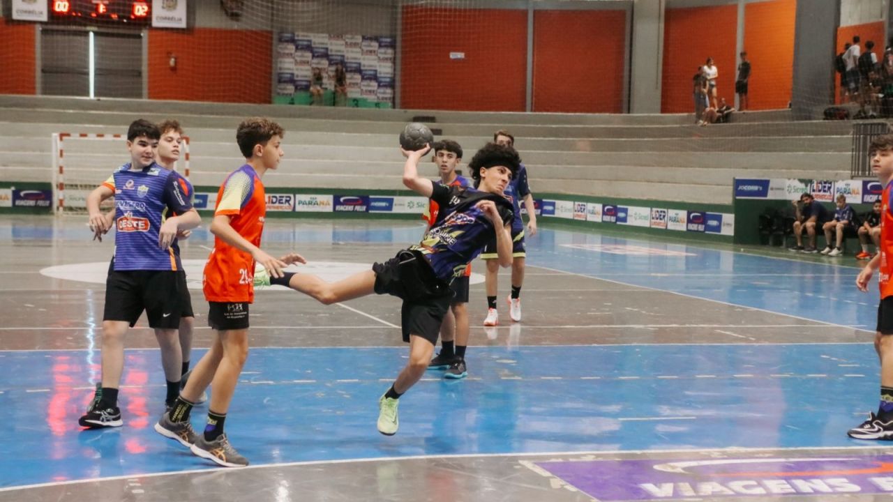 Jovem de 14 anos é convocado para a Seleção Paranaense e leva o nome de Corbélia ao handebol estadual