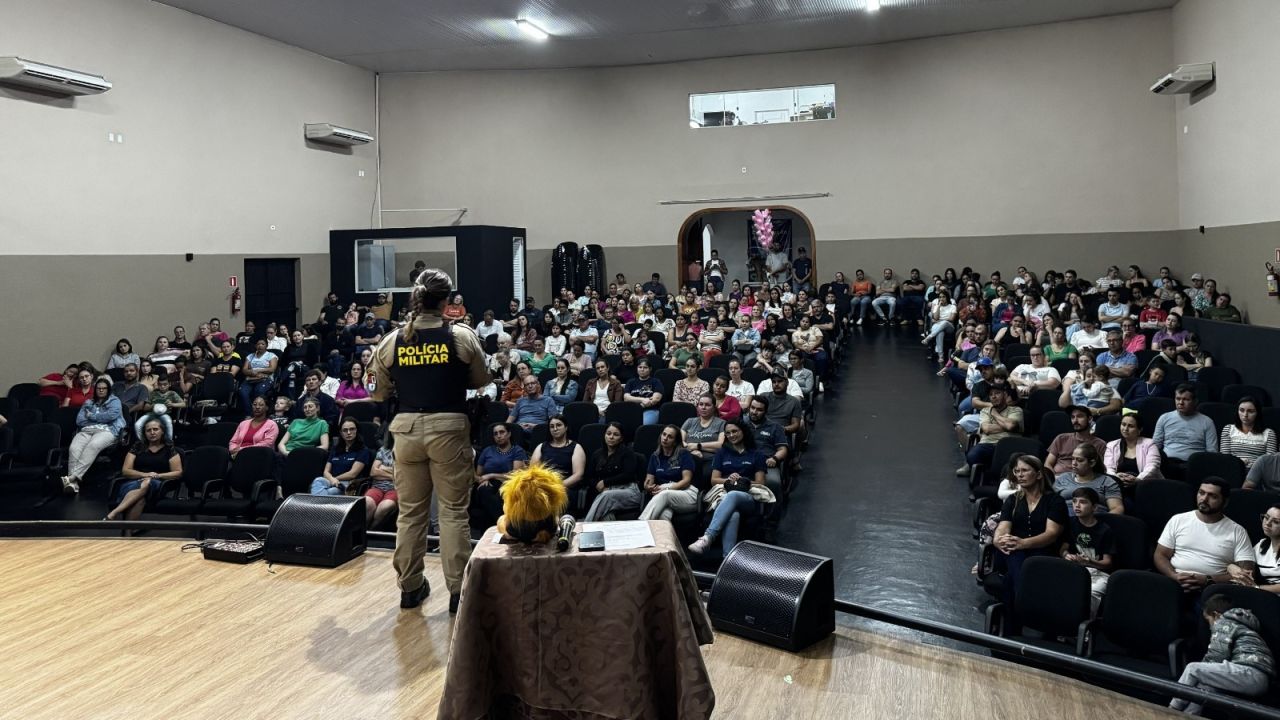 Escola, família e Polícia Militar se unem em Corbélia para ensinar crianças a dizer não às drogas e à violência