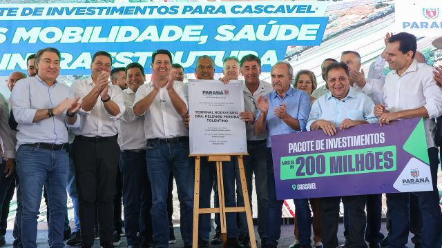 Imagem referente à notícia: Governador reinaugura Rodoviária de Cascavel após maior reforma da história