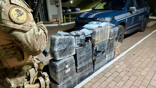 Imagem referente à notícia: Quase 400 kg de cocaina e haxixe são encontrados em carga de arroz na BR-369