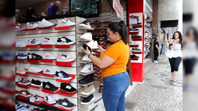 Imagem referente a notícia: Comércio do Paraná teve maior crescimento do Brasil em fevereiro, com alta de 2,9%